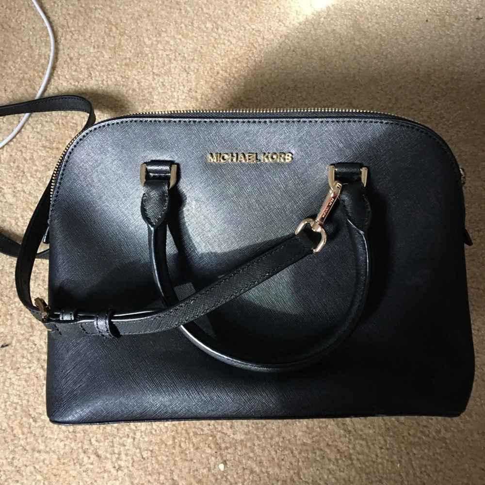 black michael kors crossbody bag!!